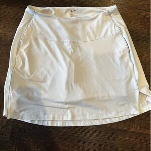 EUC white golf skort
